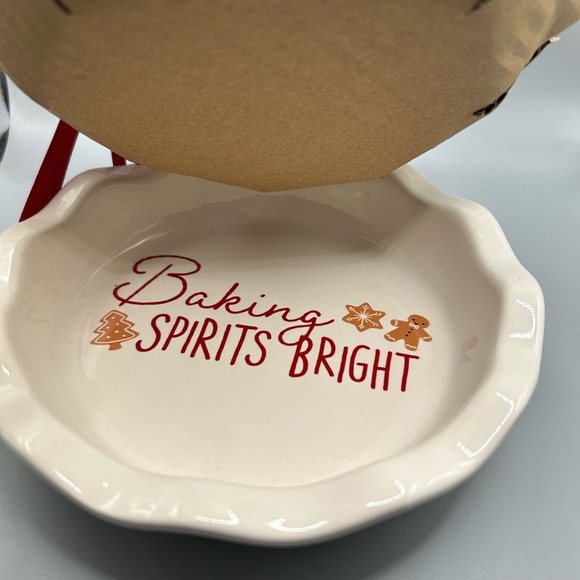 Holiday Time GINGERBREAD AND STRIPES Stoneware Mini Pie Plate Set NEW - Picture 5 of 10